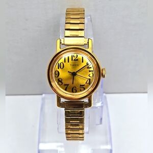 Womens Vintage Timex Petite Watch 25mm Gold Tone Retro Dial Manual Wind Runs